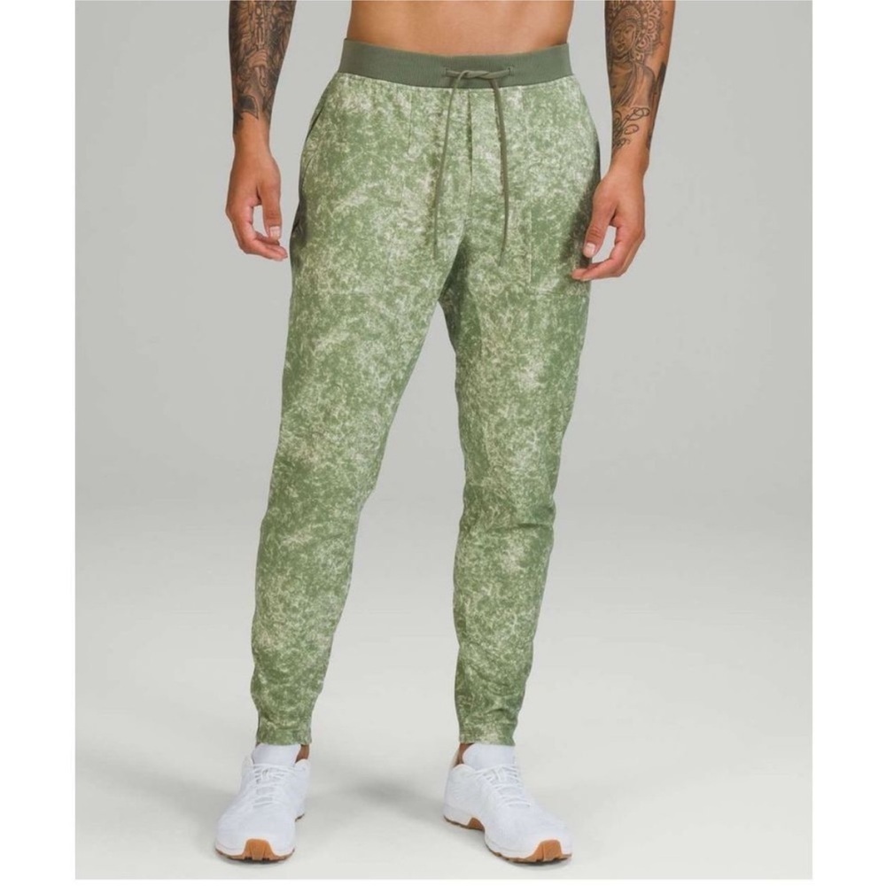 Lululemon Textured Tech Jogger Pants Men M Green Marble Print Zip Pockets Active